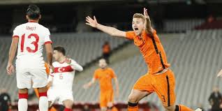 Hiermee treft oranje een erg sterke tegenstander, hoewel de duitsers in het recente verleden verslagen zijn. Dit Zijn De Verdedigers Van Het Nederlands Elftal Op Het 2020