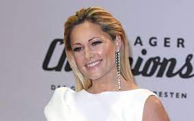 Die deutsche journalistin und moderatorin petra gerster führte am 26. Zdf Moderatorin Maja Weber Kritisiert Helene Fischer Zdf Auf Der Seite Der Sangerin