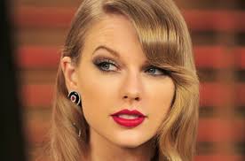 تايلور سويفت في عيدها ..جمال متألق على مر السنوات - مجلة هي