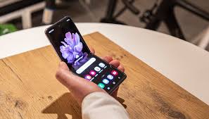 Samsung galaxy z flip android smartphone. Galaxy Z Flip 3 Track All Developments Surrounding Samsung S Next Generation Flip Phone Nextpit