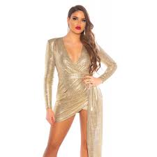 C'est une robe de soirée brillante et magnifique. Robe Longue Tapis Rouge Golden Girl Manuela Couleur Or Brillant