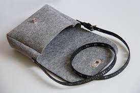 selbstgenahte messengerbag aus filz filztasche handtasche filz taschen