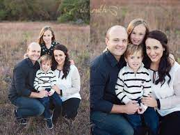 Photo Shoot My Best Friend Kelly Her Perfect Little Family Family Portrait Outfits Family Photos Winter Outdoor Family Portraits