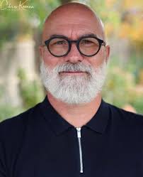 Actor based in East Sussex. Happy to travel. Large white beard. Might be  nearly 70 but still fit and active. Spotlight registered.