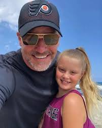 My daughter is greeting you. She said she loves you💐🌹 Can you take good  care of her? I want to get her a step mother 🌹🌹🥰 Say hi to her please