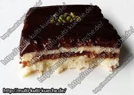 Den boden auf eine kuchenplatte geben. Griessbrei Dessert Mit Keks Fullung Schokososse Multi Kulti Kueche De