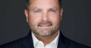 Derek Nicoll's Instagram, Twitter & Facebook