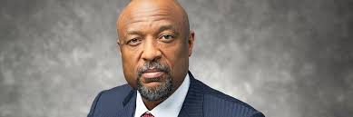 Lee Isbell's Instagram, Twitter & Facebook