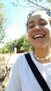 No es la luz lo que importa en verdad son los doce segundos de  oscuridad....de poco le sirve al navegante que no sepa esperar....pie  detrás de pie no hay otra manera de