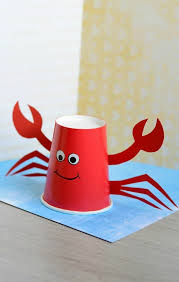 Basteln Mit Kindern Kreative Bastelideen Aus Papp Und Plastikbechern Zum Selbermachen Krebs Basteln Mit Kindern Aus Pappbechern Plastikbecher Paper Cup Crafts Crab Crafts Summer Crafts For Kids