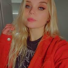 Grace Burch's Instagram, Twitter & Facebook