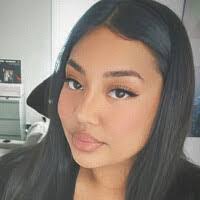 Brenda Lobato's Instagram, Twitter & Facebook