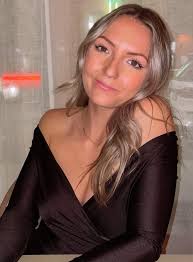 The Best Female Dating Coaches for Men (Top 8)