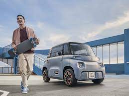 シトロエンがなんとも可愛らしいデザインの電気自動車 ev を発表した アーバンライフ向けに開発された ami だ 2人乗りで ゴーカートのような感覚で乗れそうなコンパクトさが特徴 実際 フランスでは運転免許なしで乗れる シトロエン ゴーカート 電気自動車
