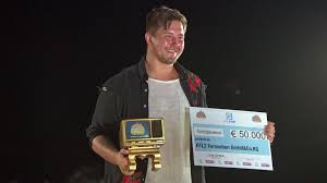 Doch wegen disziplinlosigkeiten und gewichtsproblemen konnte er sich in der bundesliga nie durchsetzen. Wegen Kampf Der Realitystars Kevin Pannewitz Verliert Job Promiflash De
