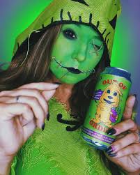 𝓘'𝓶 𝓽𝓱𝓮 𝓼𝓱𝓪𝓭𝓸𝔀 𝓸𝓯 𝓽𝓱𝓮 𝓶𝓸𝓸𝓷 𝓪𝓽 𝓷𝓲𝓰𝓱𝓽 💚 It's day  7 of #beerlovingoctober and we're rolling the dice with our next Disney  Villain, Mr. Oogie Boogie 🎲 and a beer fit