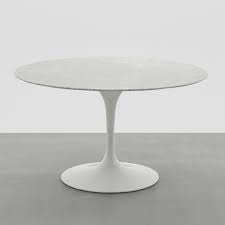 For Sale Early Tulip Table By Eero Saarinen For Knoll In 2020 Tulip Table Eero Saarinen Table