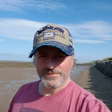 What are some good Warhammer 40k podcasts for listening?