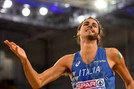 È il detentore del record italiano sia outdoor (8,47 m) che indoor (8,30 m) del salto in lungo, specialità in cui è stato campione europeo a göteborg 2006 e campione europeo indoor a birmingham 2007, nonché vicecampione mondiale a osaka 2007. Gianmarco Tamberi A Pesaro Come Testimonial Delle Final Eight Di Coppa Italia Di Basket