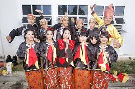 Dan masyarakat adat juga memiliki upacar adat yang biasa di lakukan nelayan di sumatra utara terutama di tapanuli tengah biasa disebut tradisi kenduri laut Mengenali Budaya Etnik Bumiputera Di Sarawak 2018
