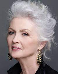 Passe 60 ans les cheveux ont tendance a saffiner et a manquer de volume. 1001 Modeles Sublimes De Coupe De Cheveux Pour Femme De 60 Ans