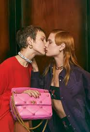 I S S N 2 0 5 2 − 0 8 0 8