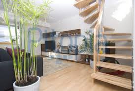 Finden sie hier bambusteppiche von bekannten marken wie ridder, casa pura, idesign, hankey, vidaxl, relaxdays, wenko, kleine wolke holzmatte bambus. Bildagentur Pitopia Bilddetails Wohnzimmer Rotographics Bild 546487 Wendeltreppe Holztreppe Treppe Bambus Zimmerpflanze Vase Parkettboden Parkett Mobel Wohnzimmer Einrichtungsstil Einrichtung Modern Wohnen