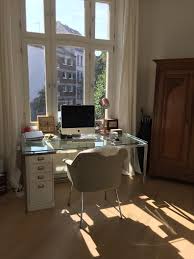 Helles Arbeitszimmer Mit Grossem Fenster Arbeitszimmer Einrichtung Fenster Schreibtisch Arbeitstisch Homeoffice Workspace Work Zimmer Wohnung Wg Zimmer