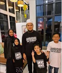 Pendakwah bebas terkenal, ustaz ebit lew kini dilihat telah memberi bantuan dan meringankan beban sebuah keluarga india iaitu s ganesh,34. Beri Masa Pada Keluarga Dikira Sedekah Pahala Itulah Rezeki Bahagia Kita Ustaz Ebit Lew Pa Ma
