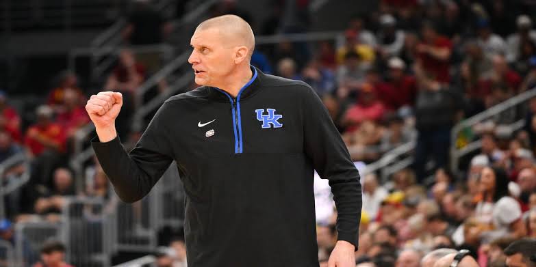 College Basketball: Mark Mitchell commits to Kentucky