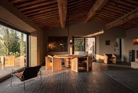 Once this weapon is equipped, it has the unique ability to increase the movement speed of the player as their health is diminished. Escape To Tuscany To Casa Morelli On A Hill In The Chianti Region