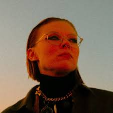 NOTION, Carrie Baxter