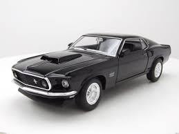 The blue horse in the center of the grille stands as all the proof you need of that. Ford Mustang Boss 429 1969 Schwarz Modellauto Kaufland De