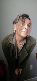 Rare picture wearing my hair up 🤍 Do you like it?  https://www.instagram.com/benedettacaretta