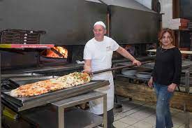 In dit kleine plaatsje tussen napels en sorrento bakt men namelijk meterslange pizza's! Vico Equense Guida Alle 23 Migliori Pizzerie E Alle Pizze Speciali