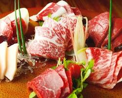 馬肉専門店「菅乃屋」 馬肉バースデーケーキの画像