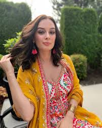 Evelyn sharma belongs to a hindu family. Evelyn Sharma Age Wiki Height Weight Boyfriend Husband Birthday Biography Onewiki Org