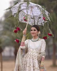 Gorgeous And Pretty Bridal Umbrellas For Your Unique Bridal Entry Bridal Umbrella Bridal Wedding Outfit