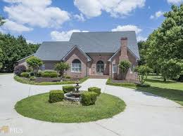 1352 E Atlanta Rd Stockbridge Ga 30281 Mls 8596187 Zillow With Images Zillow Garden Tub Locust Grove