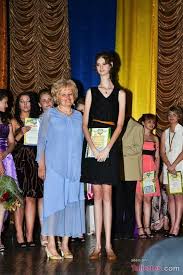 World S Longest Neck Extraordinary Women Amazing Women Women