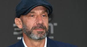 È la nuova tappa della carriera dell'ex attaccante che ha superato il tumore. Vialli E La Malattia Vorrei Non Morire Prima Dei Miei Genitori E Portare Le Figlie All Altare