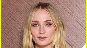 The latest sophie turner's stunning fall top news, videos & comments