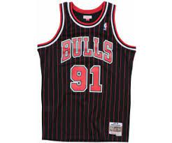 Ganz vorne dabei ist michael jordan, der sein comeback nach den chicago bulls in der hauptstadt feierte. Mitchell Ness Dennis Rodman Chicago Bulls Trikot Ab 91 98 Preisvergleich Bei Idealo De