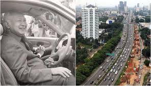 Tingkatan masa (perubahan, perkembangan, dan sebagainya) contoh: Kenapa Sih Anak Jakarta Selatan Pada Dinyinyirin Karena Ngomong Literally Boombastis