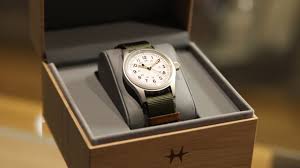 The hamilton khaki field collection dates back to 1910 when they were supplying the military and you can still see that history on the watch today. Hamilton Khaki Field H 50 Mechanical Review H69439411 Olfert Co Youtube