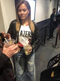 Dell and sonya curry are in the process of getting a divorce, according to a report from tmz. ØªÙˆÙŠØªØ± Janie Mccauley Ø¹Ù„Ù‰ ØªÙˆÙŠØªØ± And Sonya Curry Has Seth S No 31 On Front Steph S No 30 On Back Https T Co X2y7o3ibbr