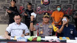 Namun dalam prosesnya, peminjaman online ini kemudian memunculkan masalah baru yaitu teknik penipuan yang biasa disebut dengan phishing. Hati Hati Setor Ktp Dan Foto Puluhan Orang Tertipu Pinjaman Online Kumparan Com