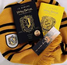 Shared By Oh Rose Find Images And Videos About Books Harry Potter And Hufflepuff On We H In 2020 Harry Potter Aesthetic Harry Potter Houses Harry Potter Wallpaper