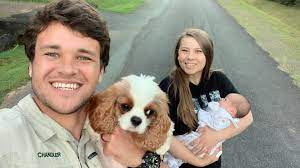 Terri and bindi irwin shared sweet photographs of the late steve irwin, also known as 'the robert irwin is continuing his dad's legacy, and people are sharing the love on his latest instagram photo. Familienfoto Bindi Irwin Posiert Mit Mann Baby Und Hund Promiflash De