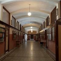 Bu programların 29'ü açıköğretim, 18'i auzef'e bağlı uzaktan öğretim, 2'si de diğer fakültelere bağlı uzaktan öğretim programıdır. Photos At Istanbul Universitesi Edebiyat Fakultesi 345 Now Closed College Classroom In Fatih